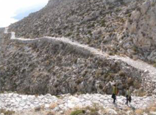 Hiking the Italian Pad - Many stones on the footpad