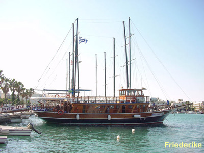 The excursion boat FRIEDERIKE